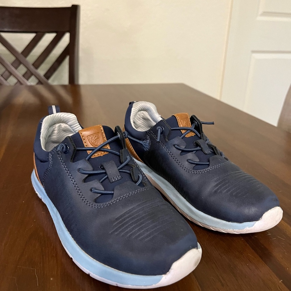 Boys 13.5 Deer Stags Navy Comfy Dress Shoes with White Sole
